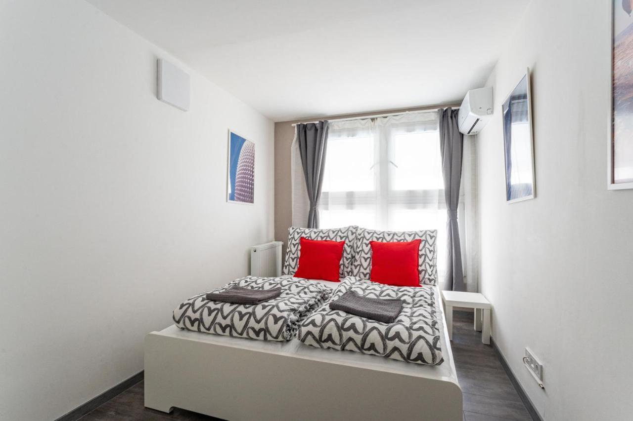 Rakoczi 4 Bedroom Centre Apartment บูดาเปสต์ ภายนอก รูปภาพ
